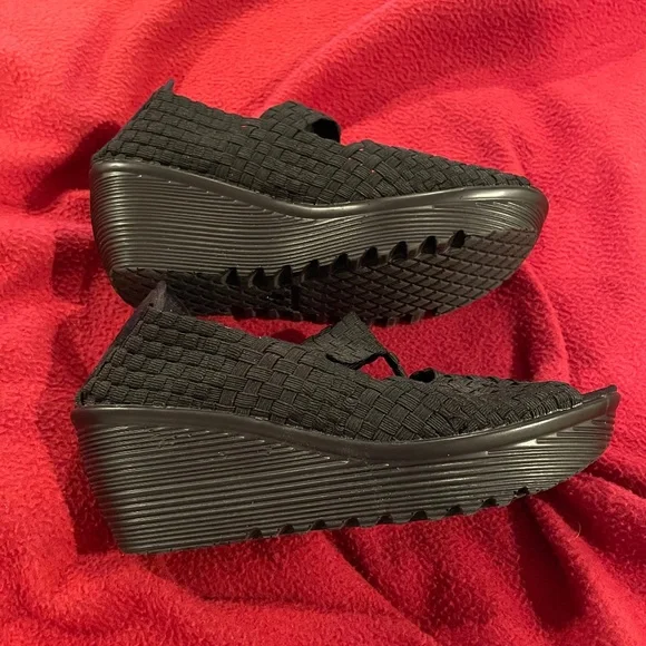 Wt. Mountain Stretchy Platform Sandals - NWOT - 6 1/2 - Picture 5 of 8